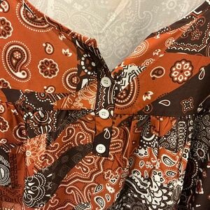 New fall top! Browns and Butterscotch colors! Never worn